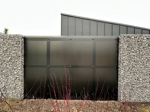 Купить Монолитный матовый поликарбонат Серый графит PALSUN 6 мм Solar Grey 2050x6100 мм