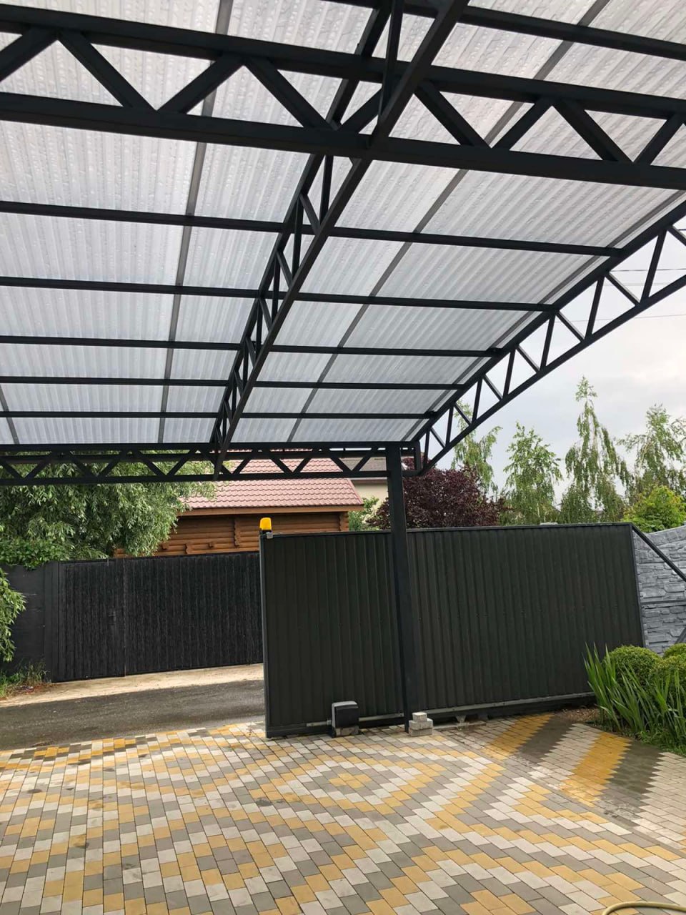Серебристый поликарбонат Solar Control и Athermic для навесов